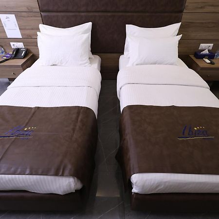 Ibiza Hotel Jounieh Buitenkant foto