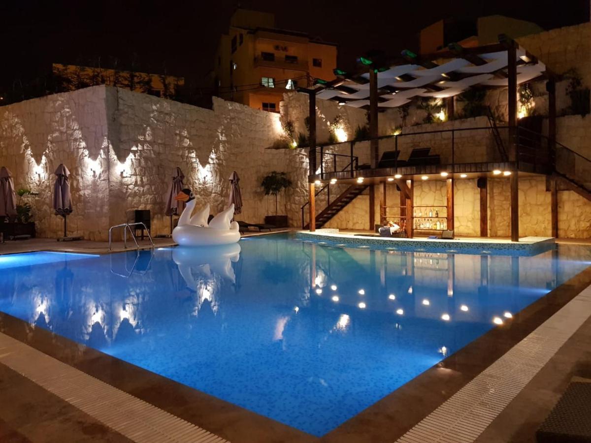Ibiza Hotel Jounieh Buitenkant foto