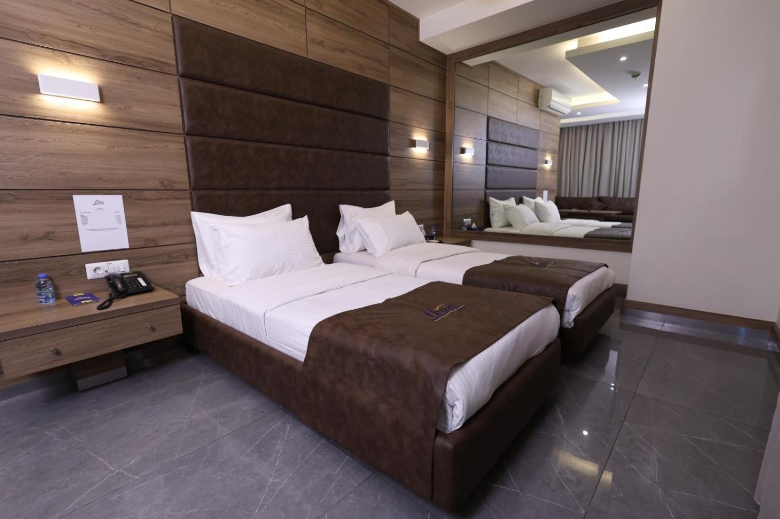 Ibiza Hotel Jounieh Buitenkant foto