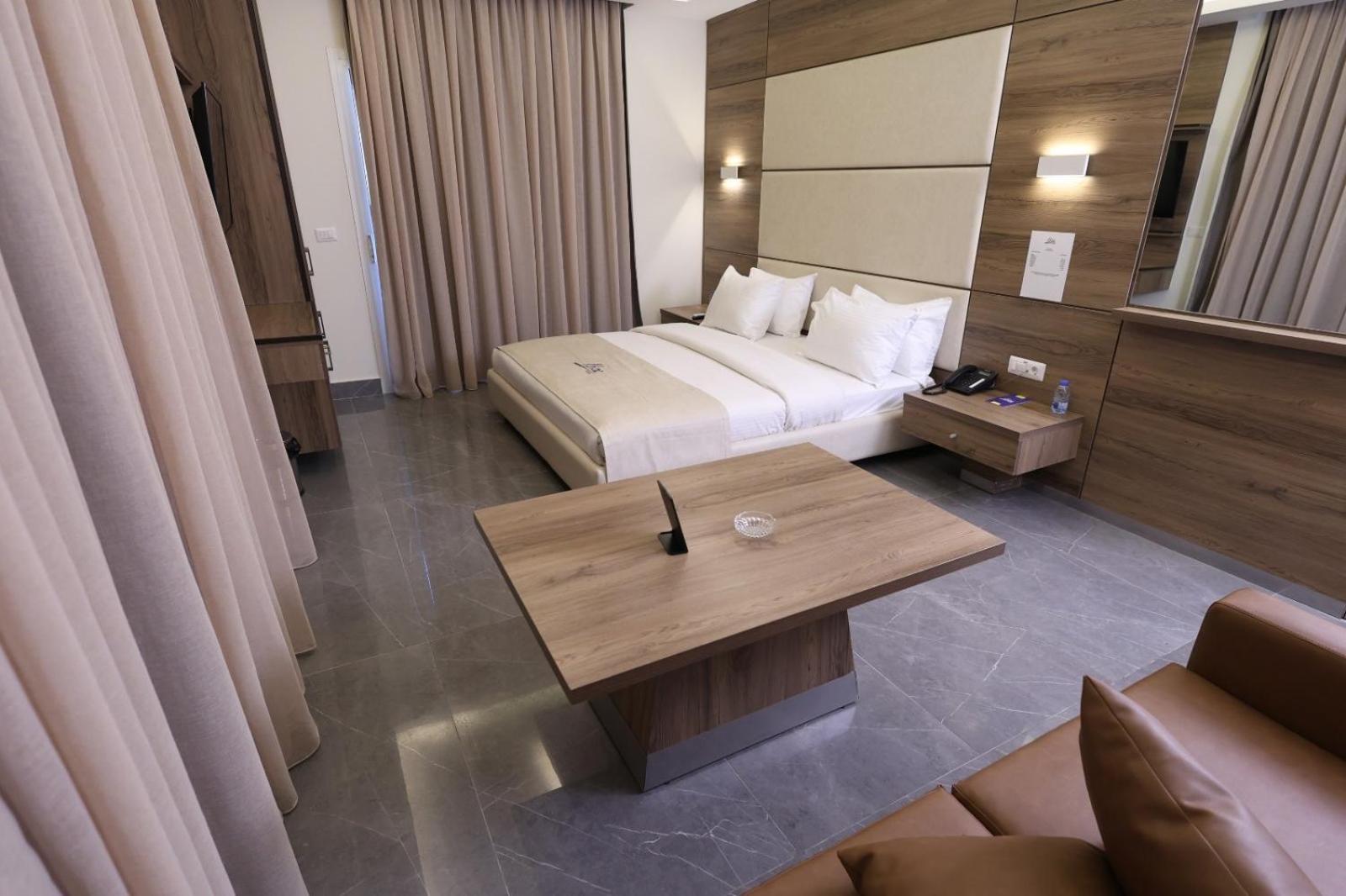 Ibiza Hotel Jounieh Buitenkant foto