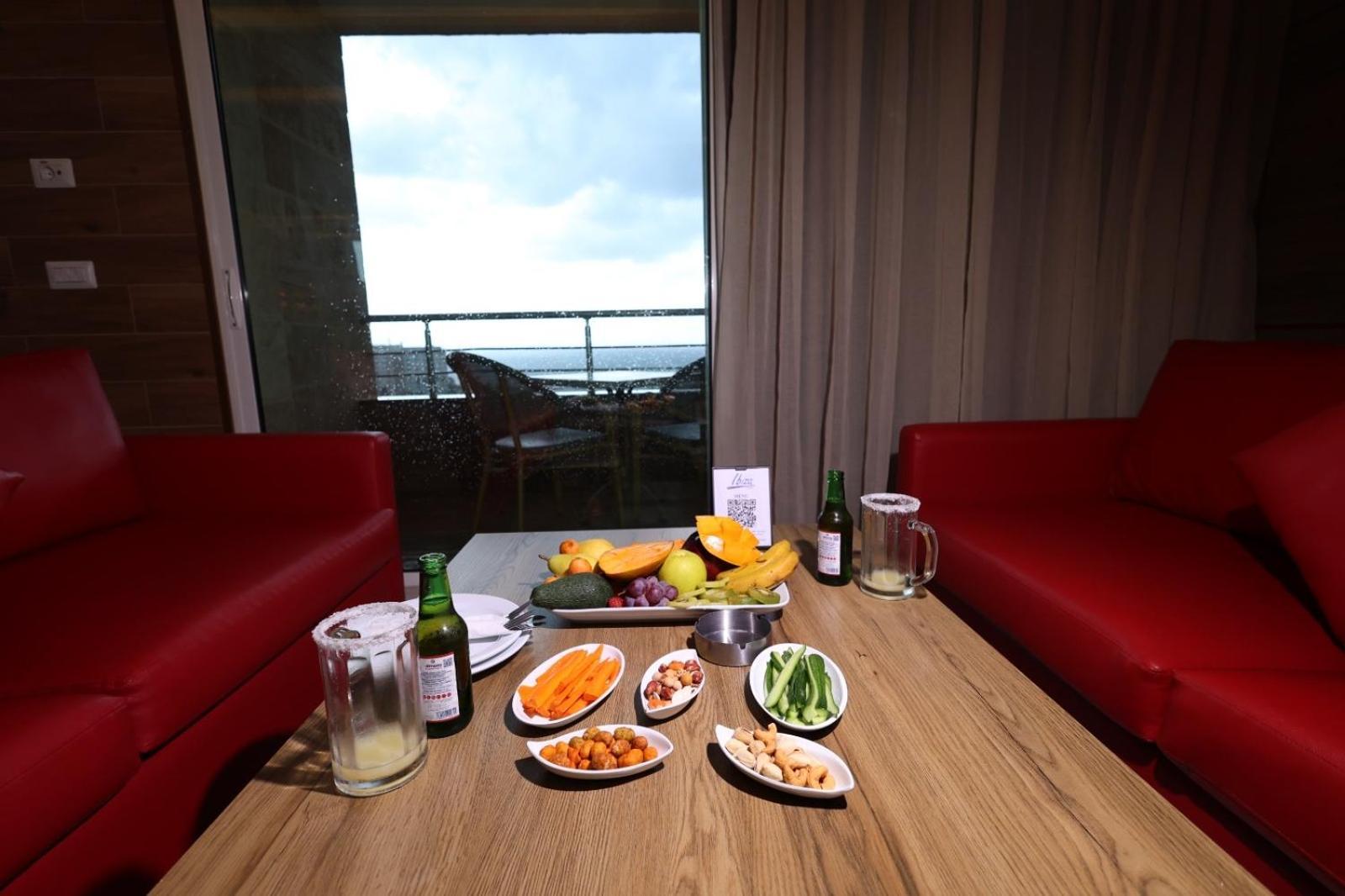 Ibiza Hotel Jounieh Buitenkant foto