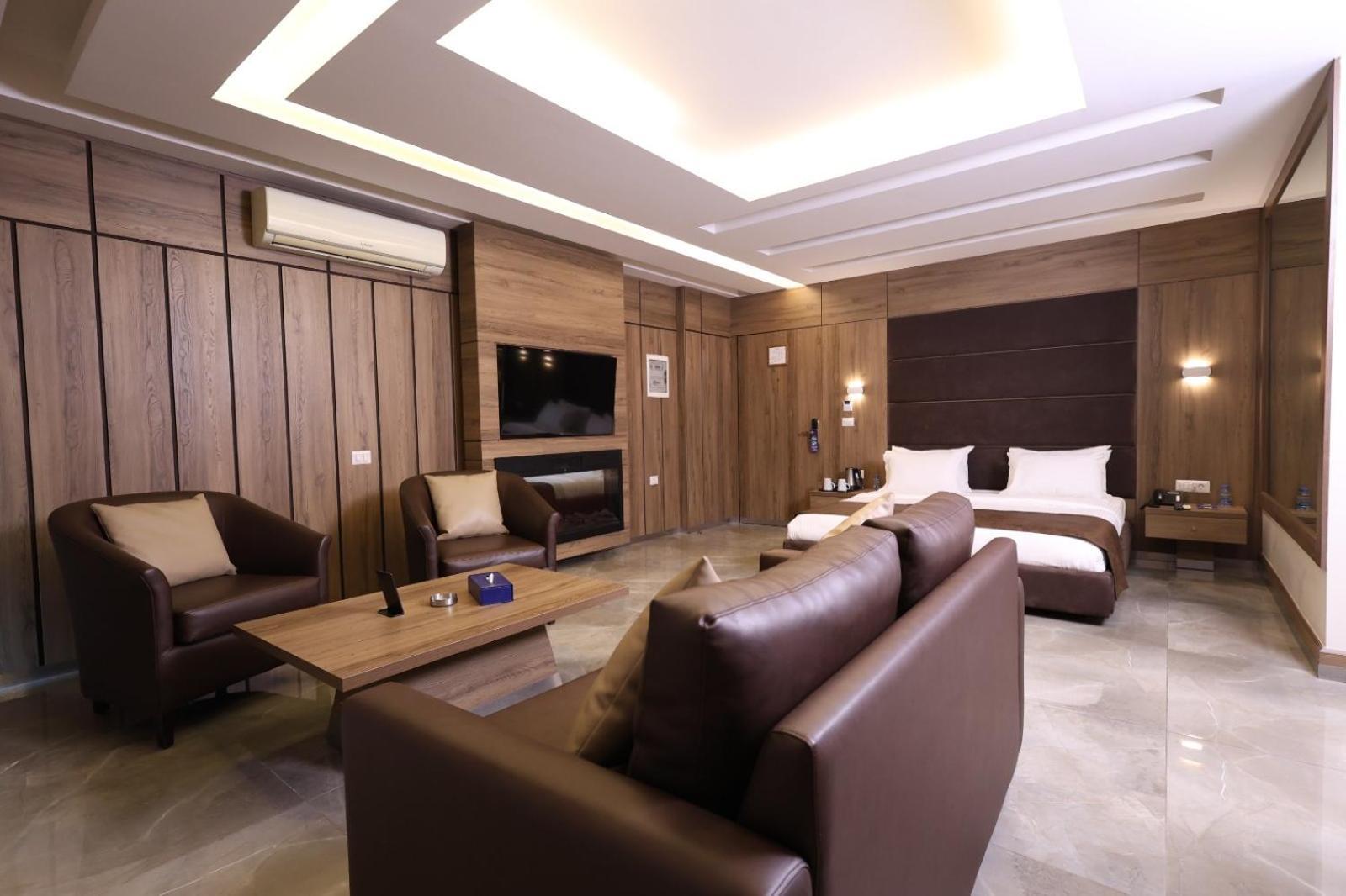 Ibiza Hotel Jounieh Buitenkant foto