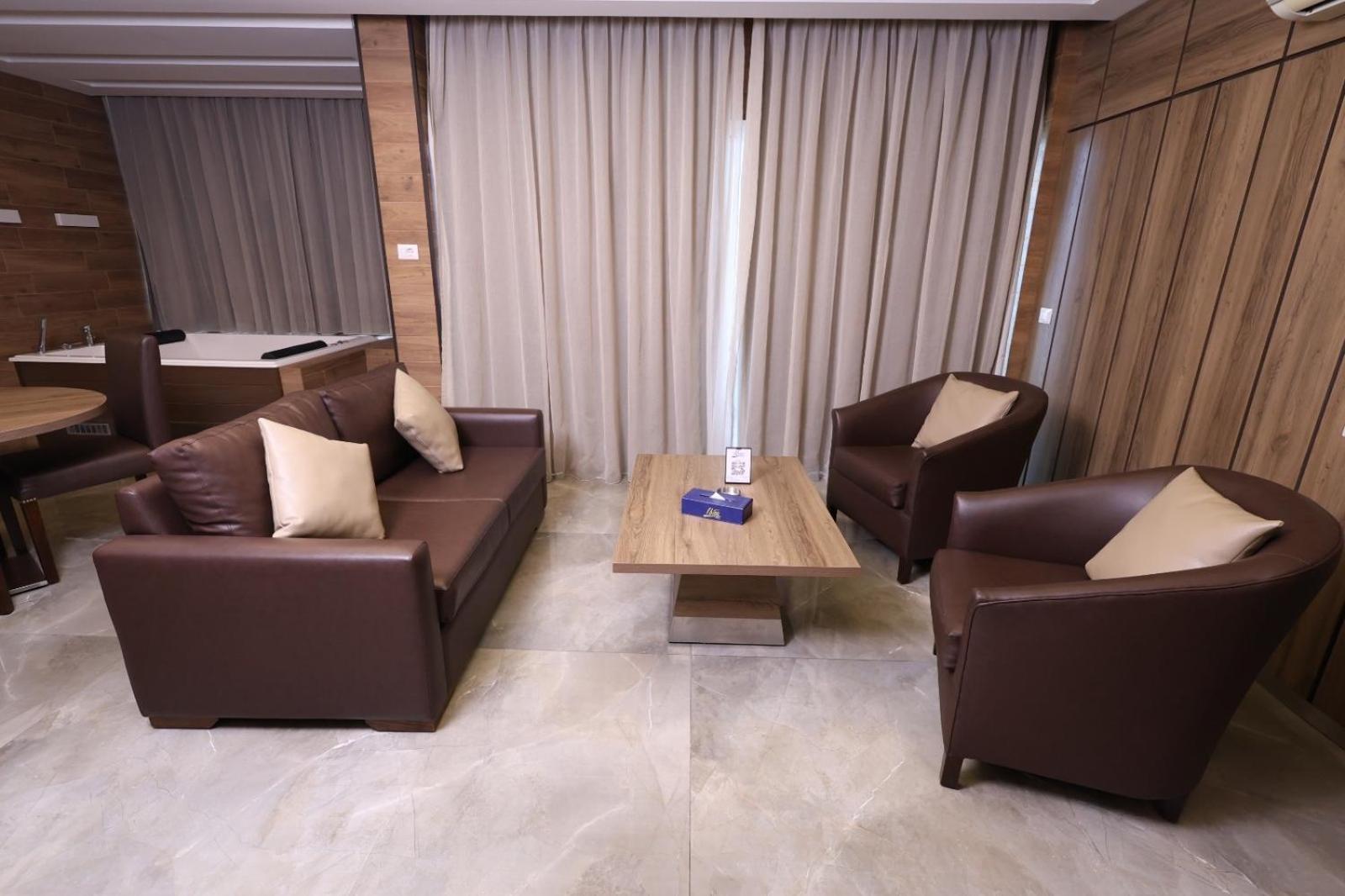 Ibiza Hotel Jounieh Buitenkant foto