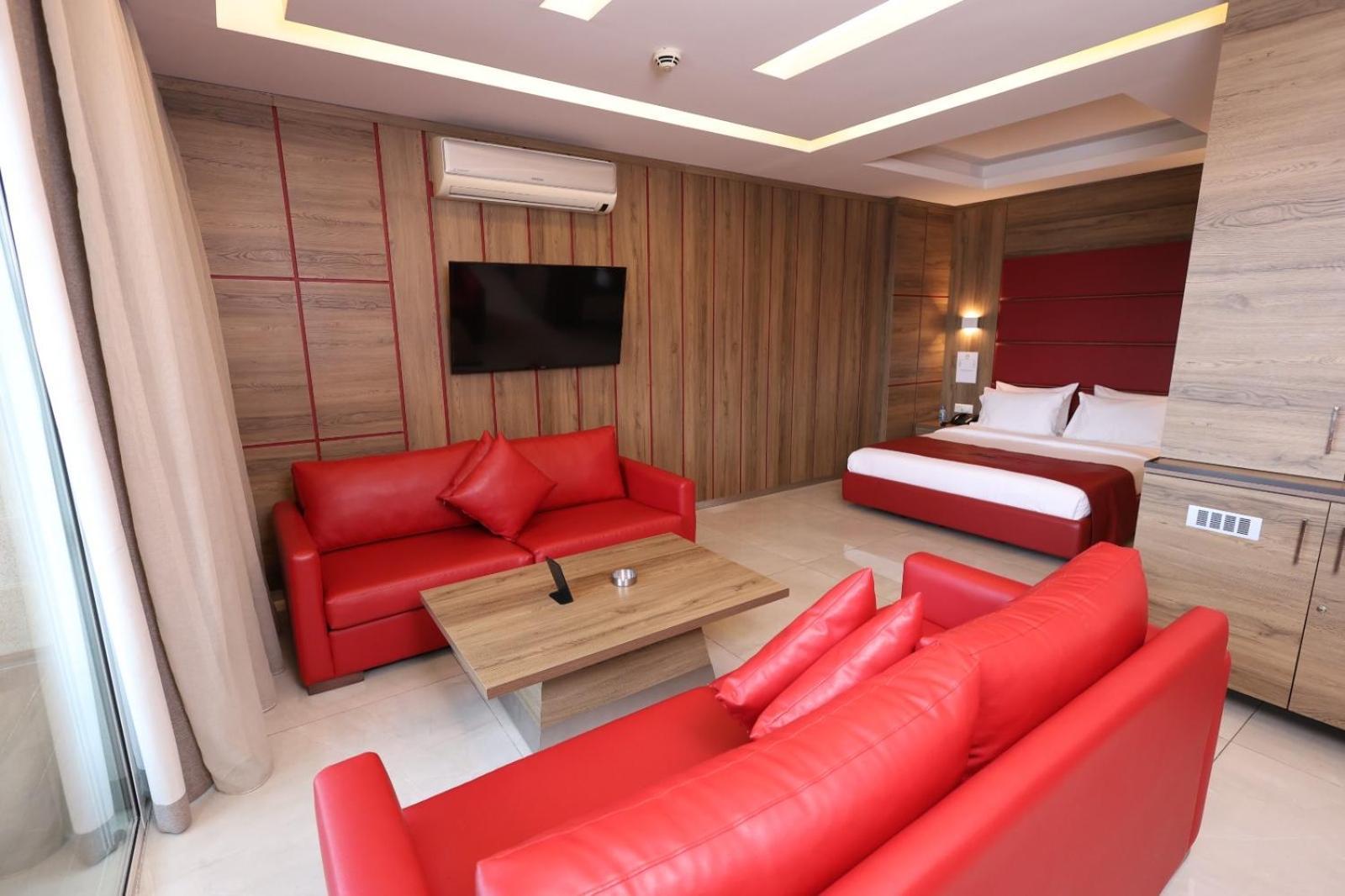 Ibiza Hotel Jounieh Buitenkant foto