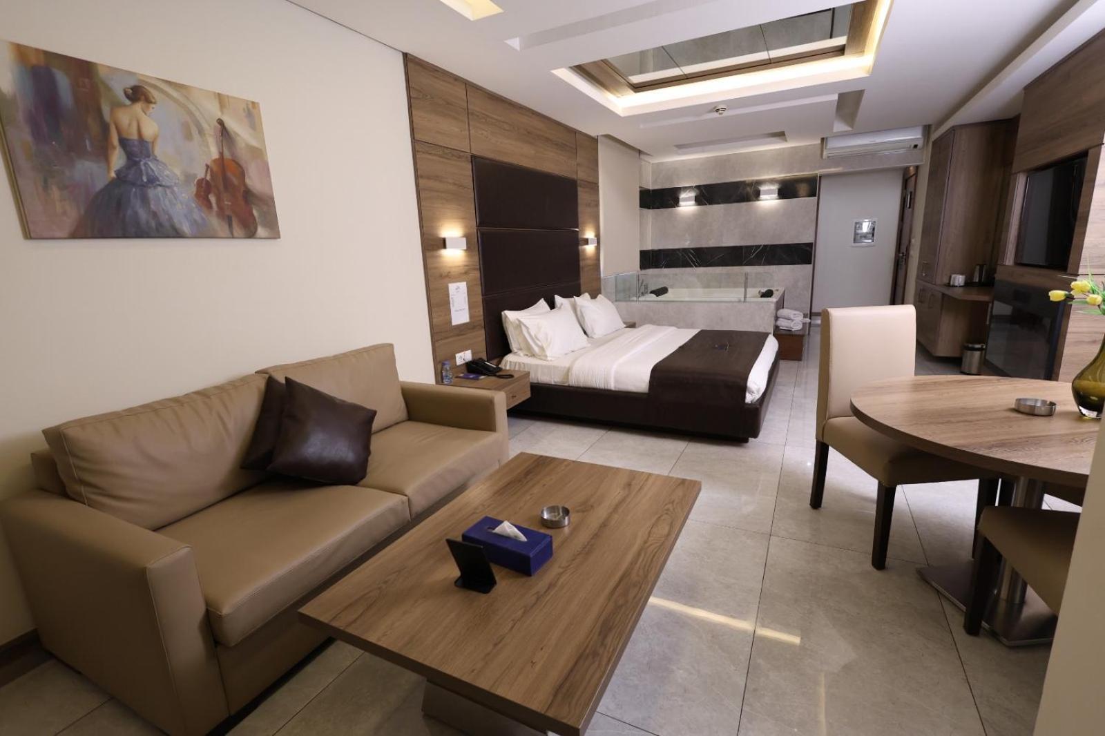 Ibiza Hotel Jounieh Buitenkant foto