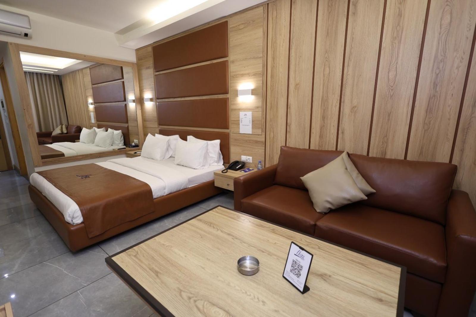 Ibiza Hotel Jounieh Buitenkant foto