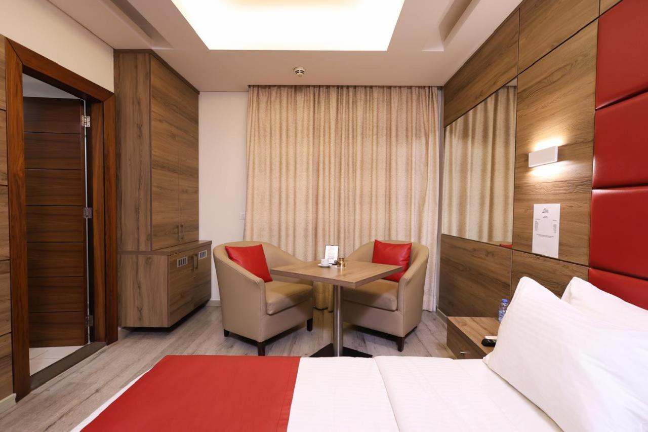 Ibiza Hotel Jounieh Buitenkant foto