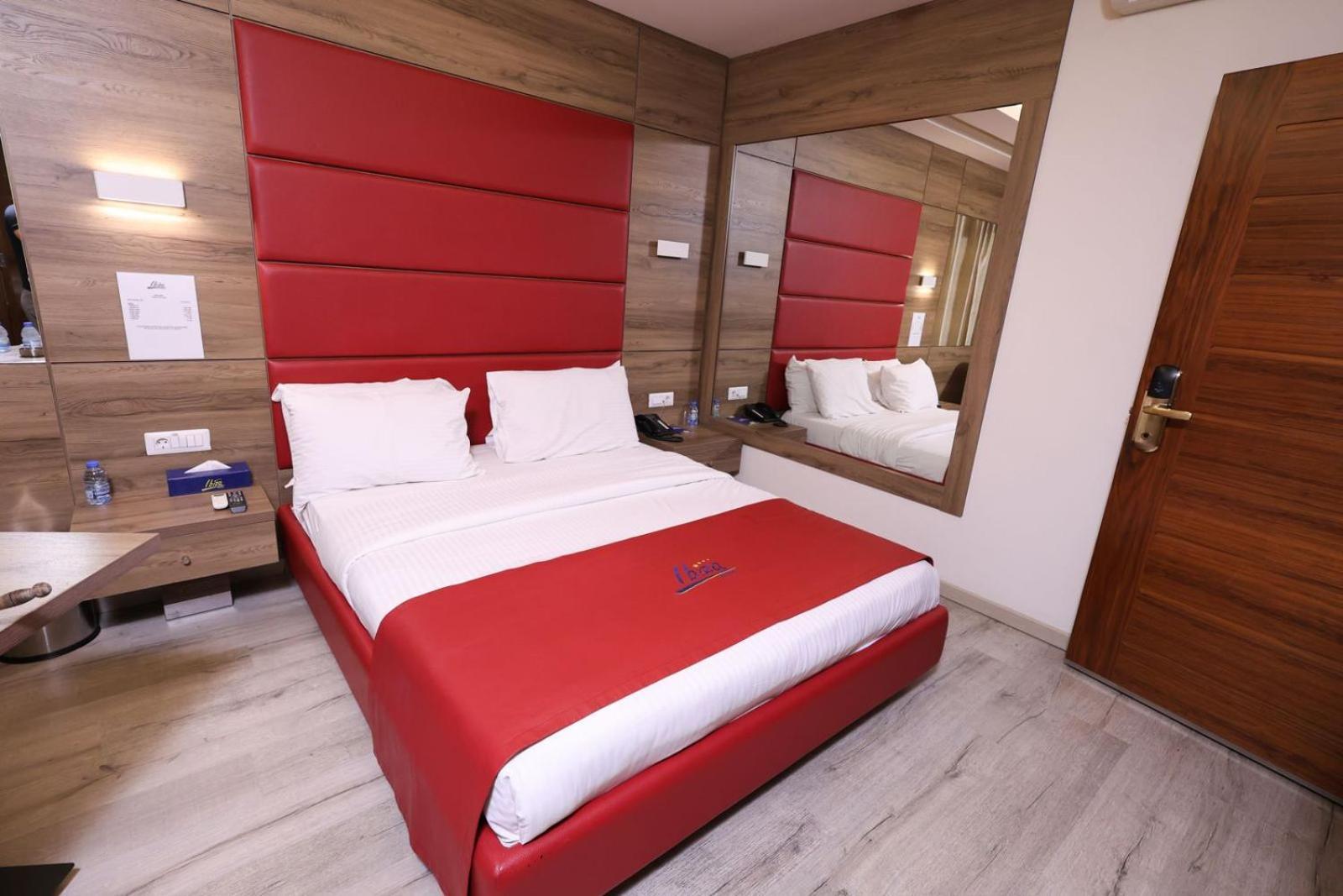 Ibiza Hotel Jounieh Buitenkant foto