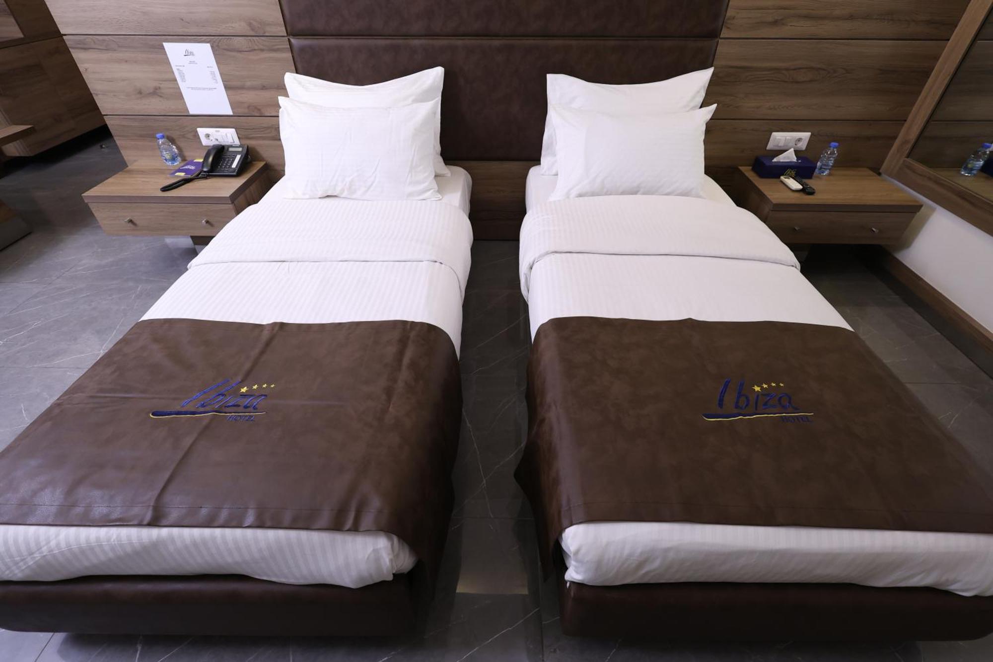Ibiza Hotel Jounieh Buitenkant foto