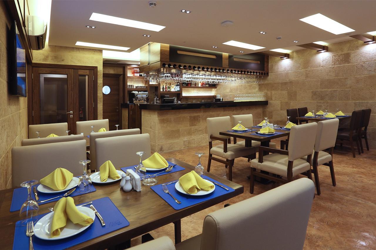 Ibiza Hotel Jounieh Buitenkant foto
