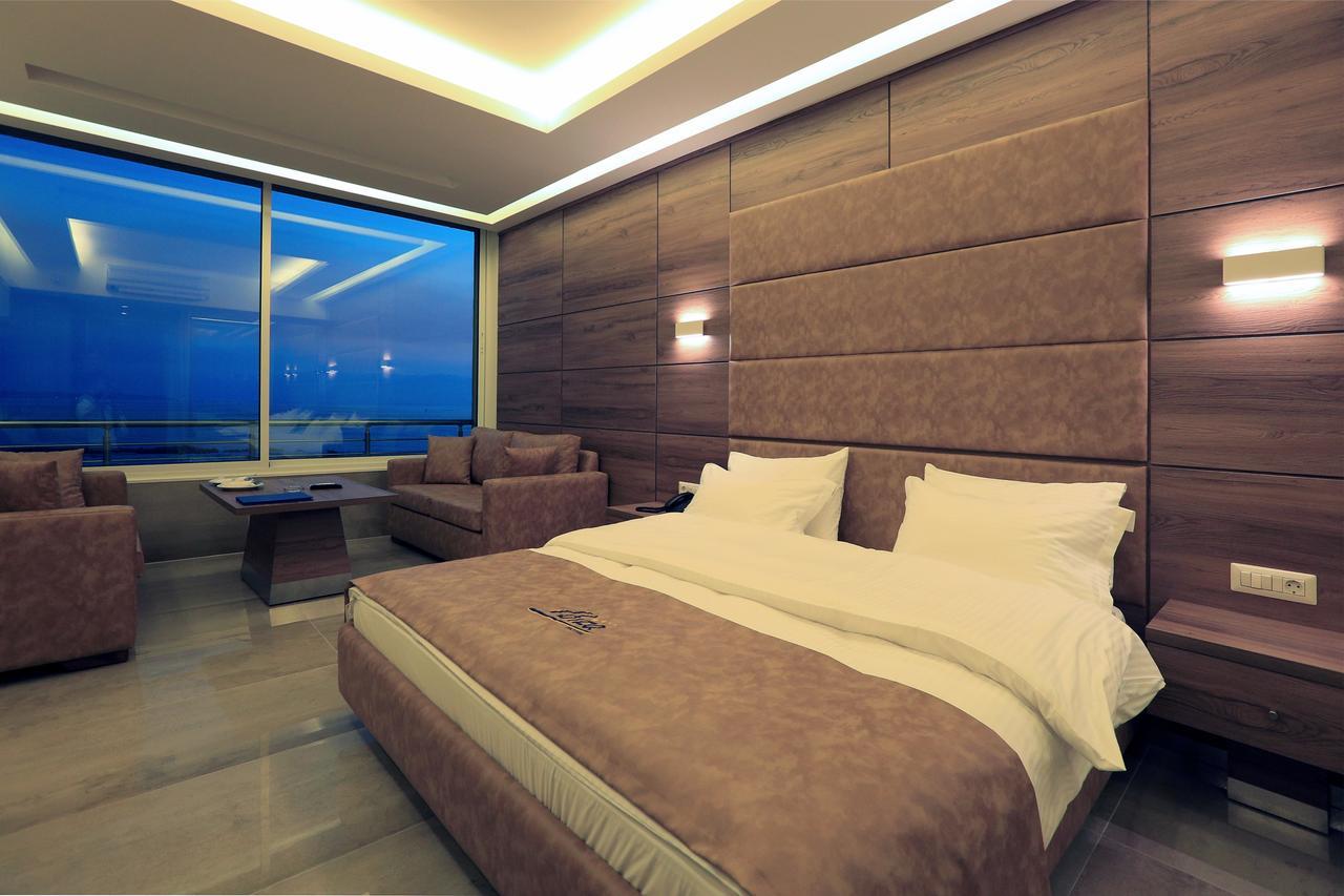 Ibiza Hotel Jounieh Buitenkant foto