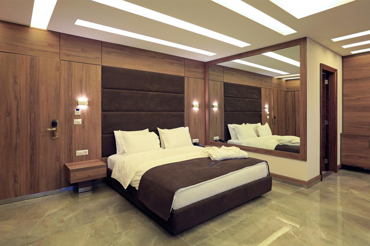 Ibiza Hotel Jounieh Buitenkant foto