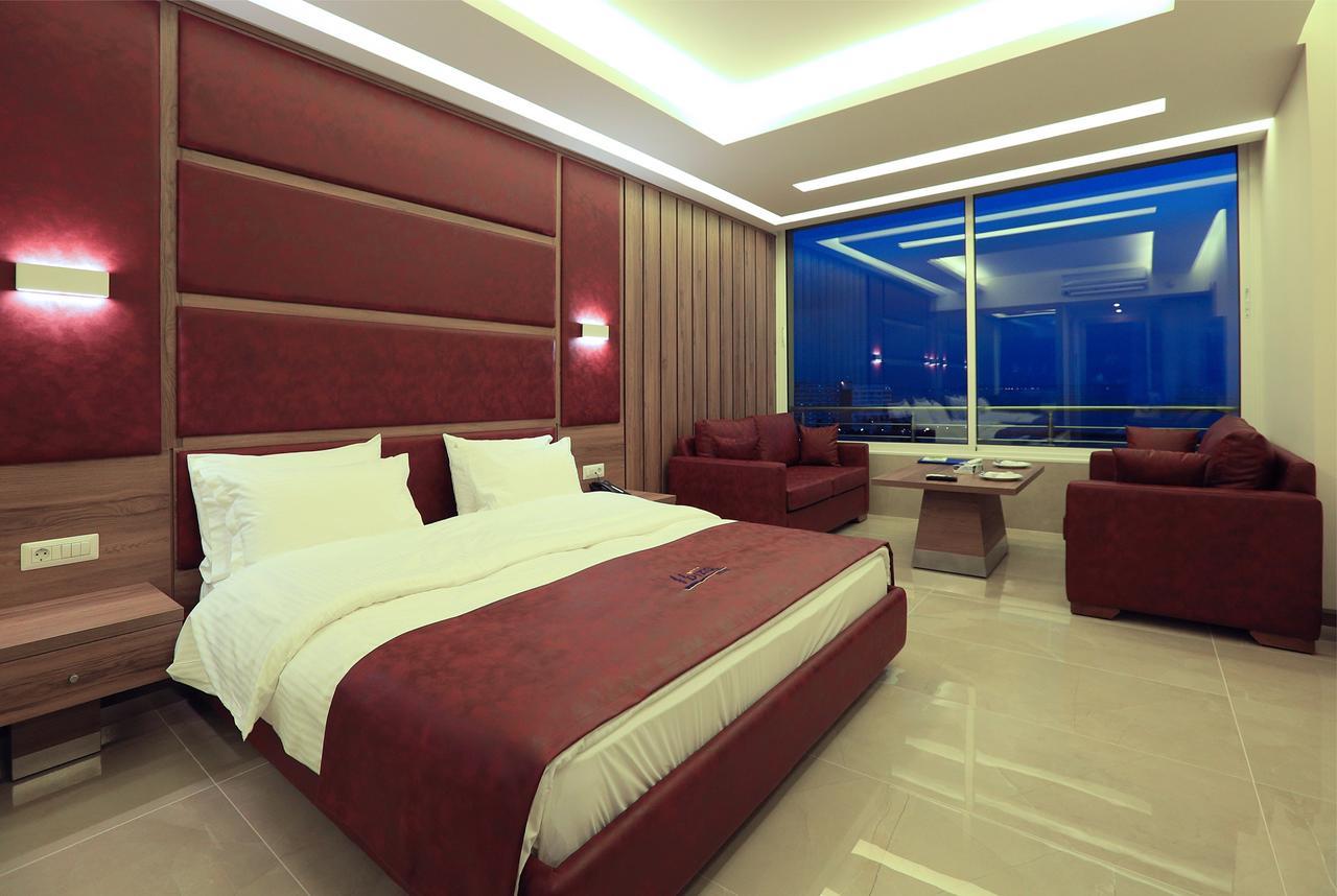 Ibiza Hotel Jounieh Buitenkant foto