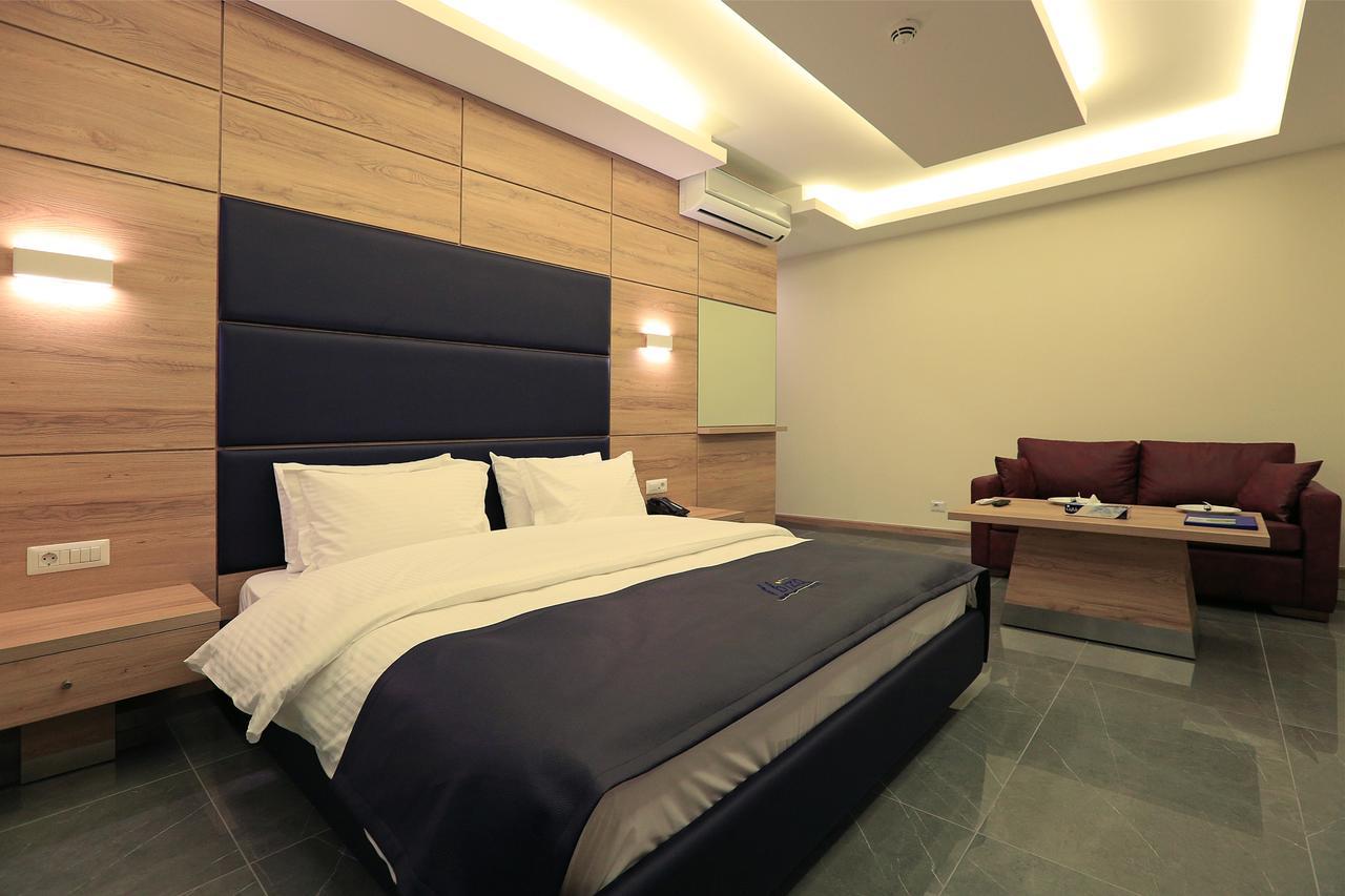 Ibiza Hotel Jounieh Buitenkant foto
