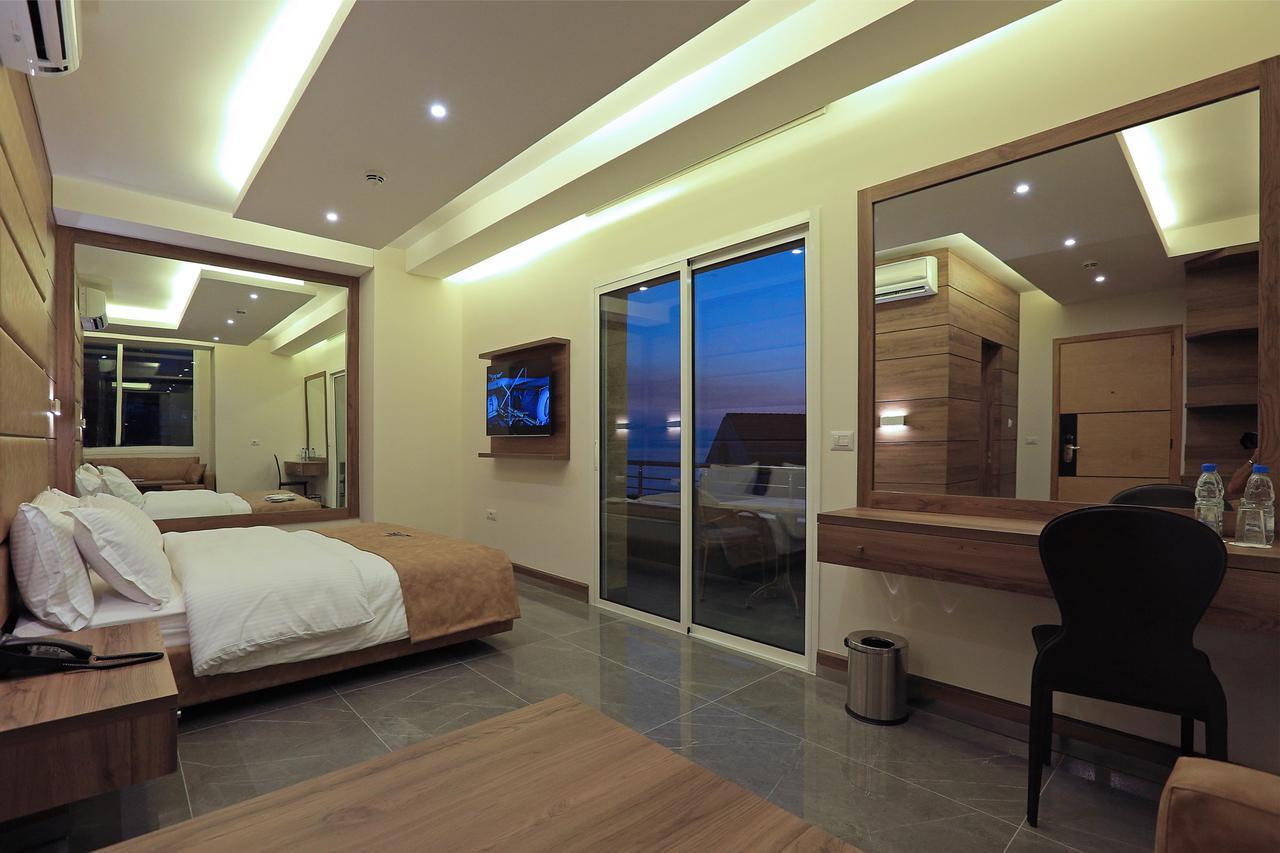 Ibiza Hotel Jounieh Buitenkant foto