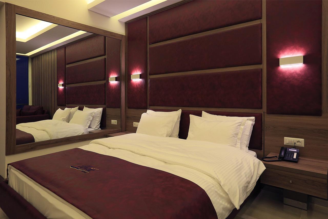 Ibiza Hotel Jounieh Buitenkant foto