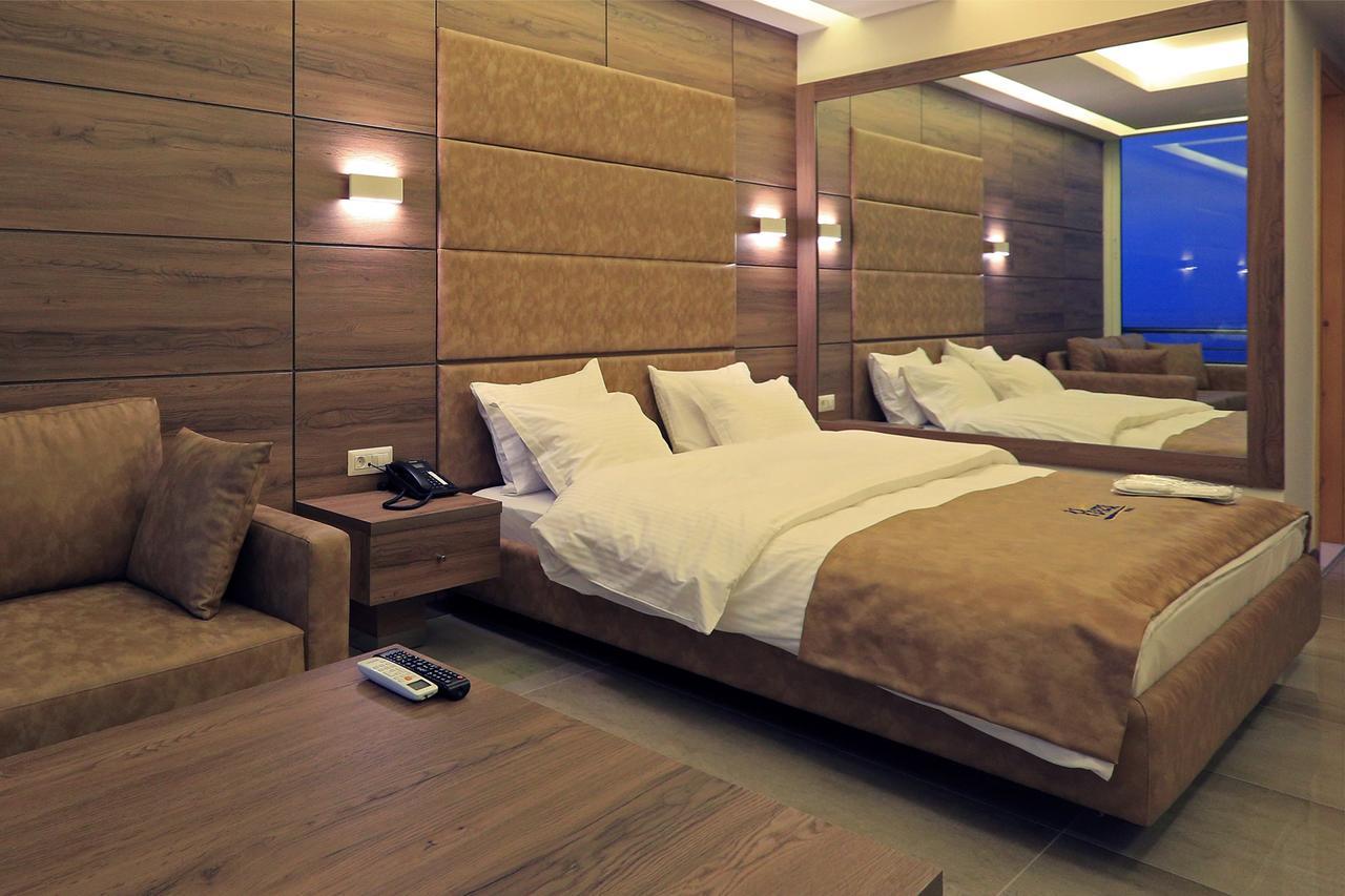 Ibiza Hotel Jounieh Buitenkant foto