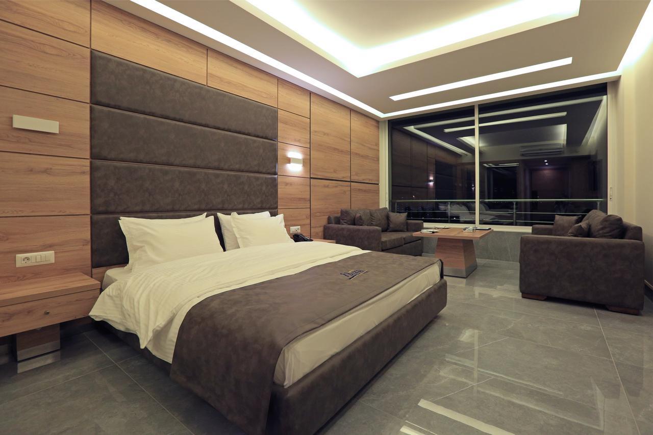 Ibiza Hotel Jounieh Buitenkant foto